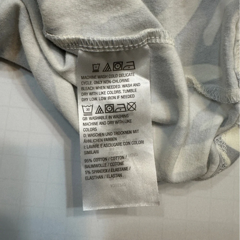 Gray and Cream Patterned T-Shirt - Picture 5 of 6